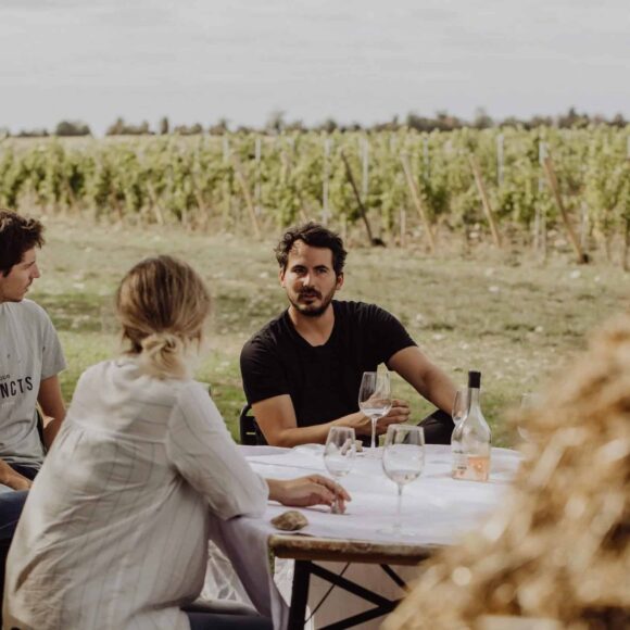 Participez à une visite guidée exceptionnelle, suivie d'une dégustation au sein d'un magnifique vignoble de 27 hectares !